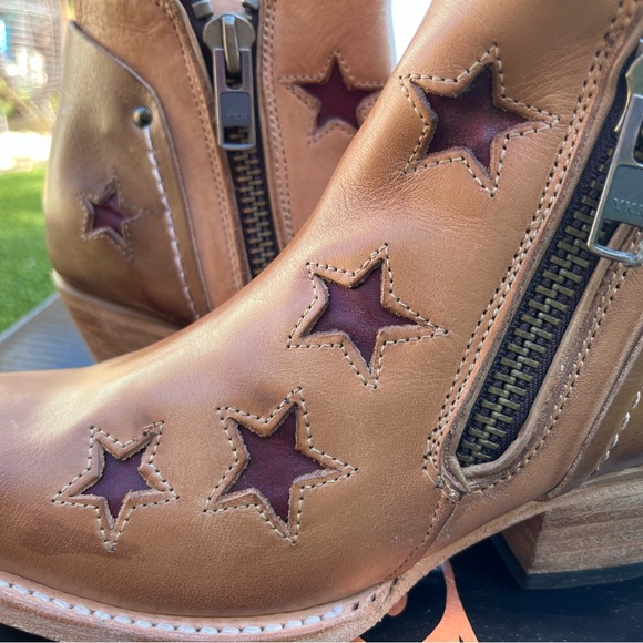 Freebird Shoes - Freebird Weaver- New in Box- Ankle Boots Size 7